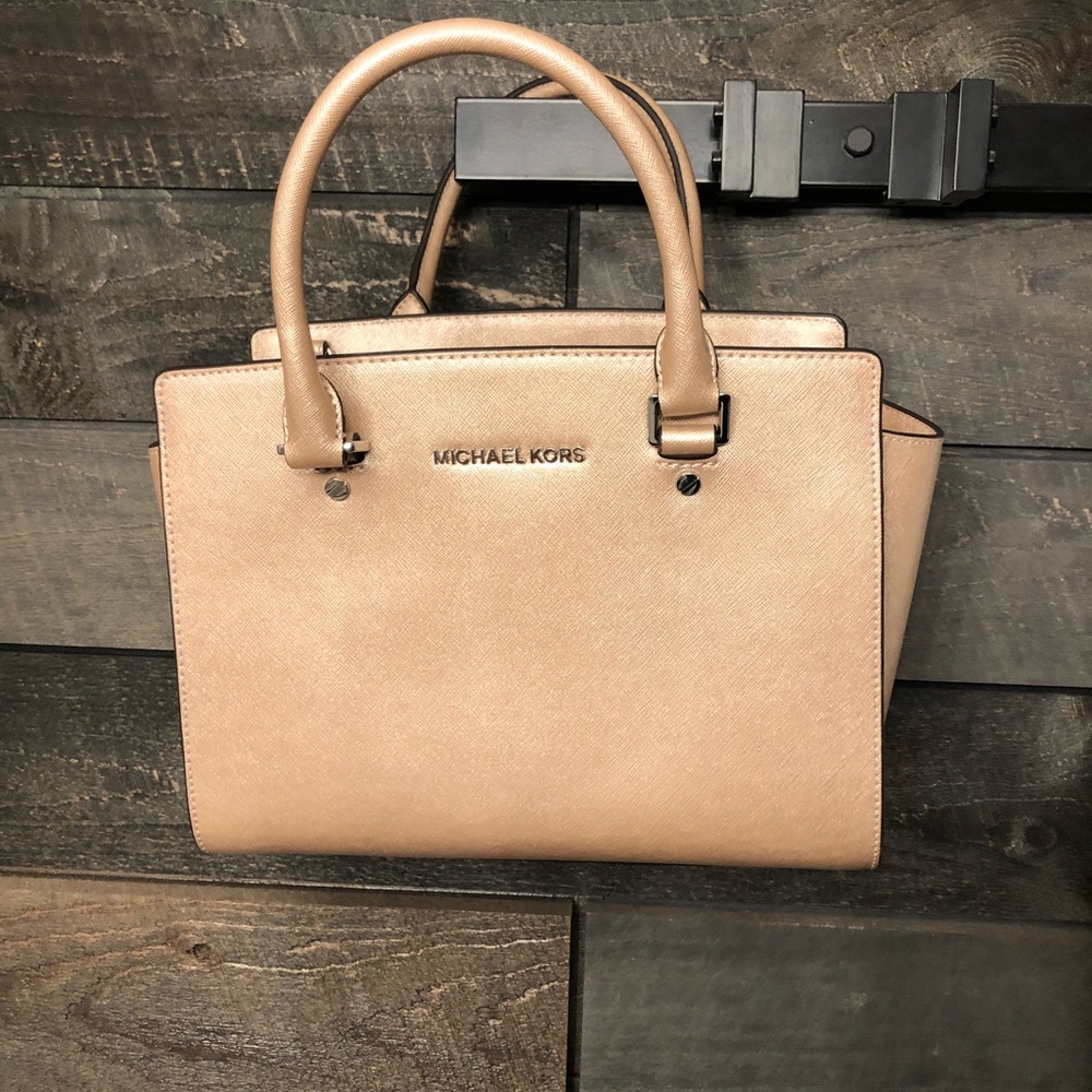 Champagne Michal Kors handbag